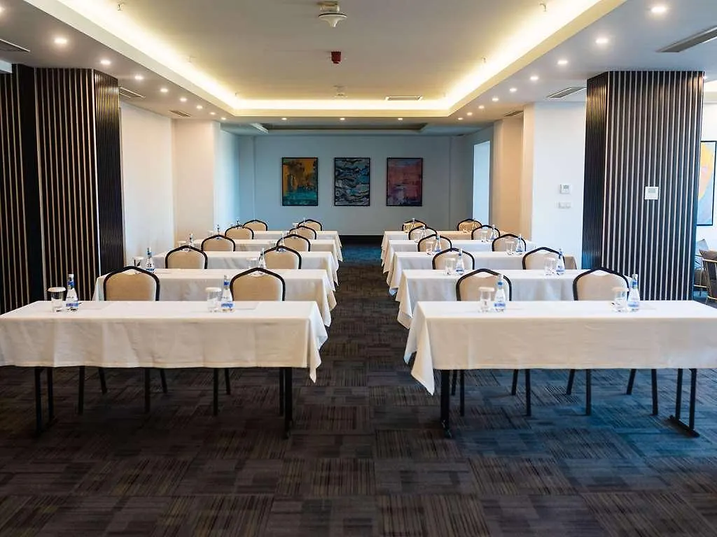Mercure Baku City 0*,
