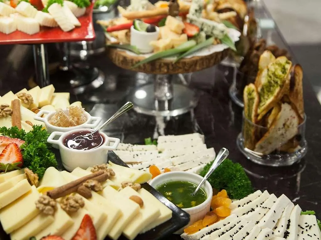 Mercure Baku City 0*,